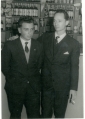 Carlos Hugo de Borbón-Parma junto a un vecino, 1962